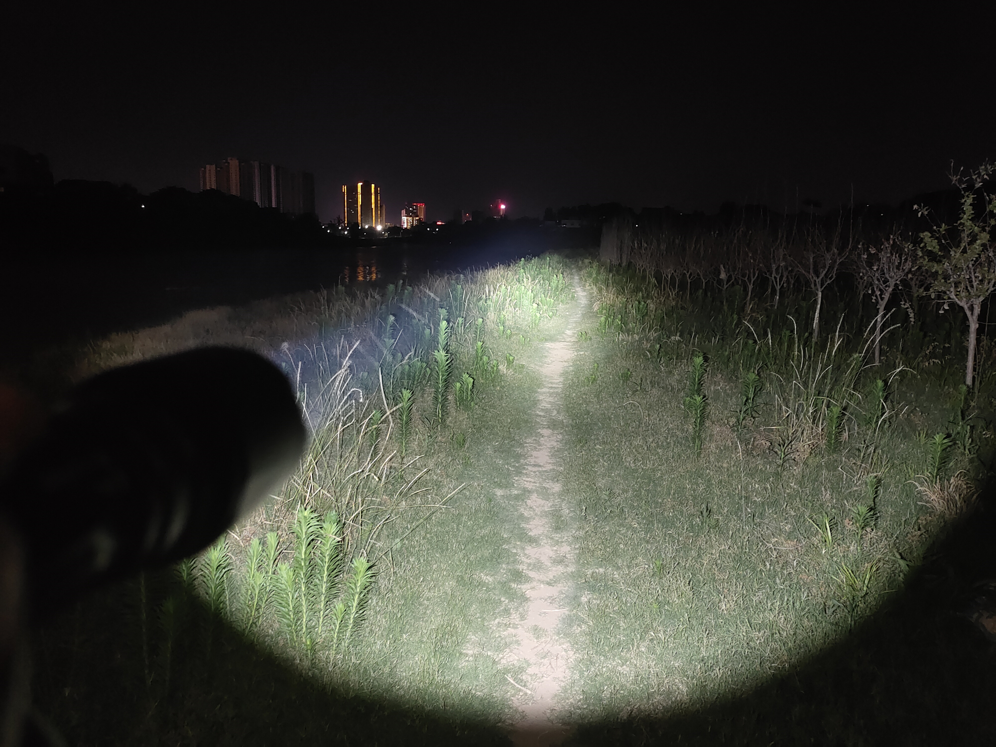 稳定高效,强光压制!Fenix菲尼克斯TK22TAC双模式战术手电体验