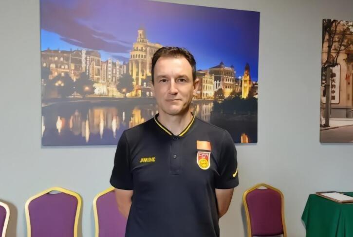 中国男足新帅首次公开亮相,曝多位国脚因伤病和家庭原因请假