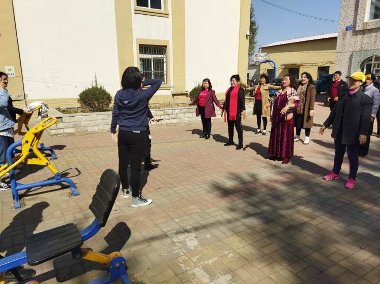 十里河九年一贯制学校起跳两邻休闲操