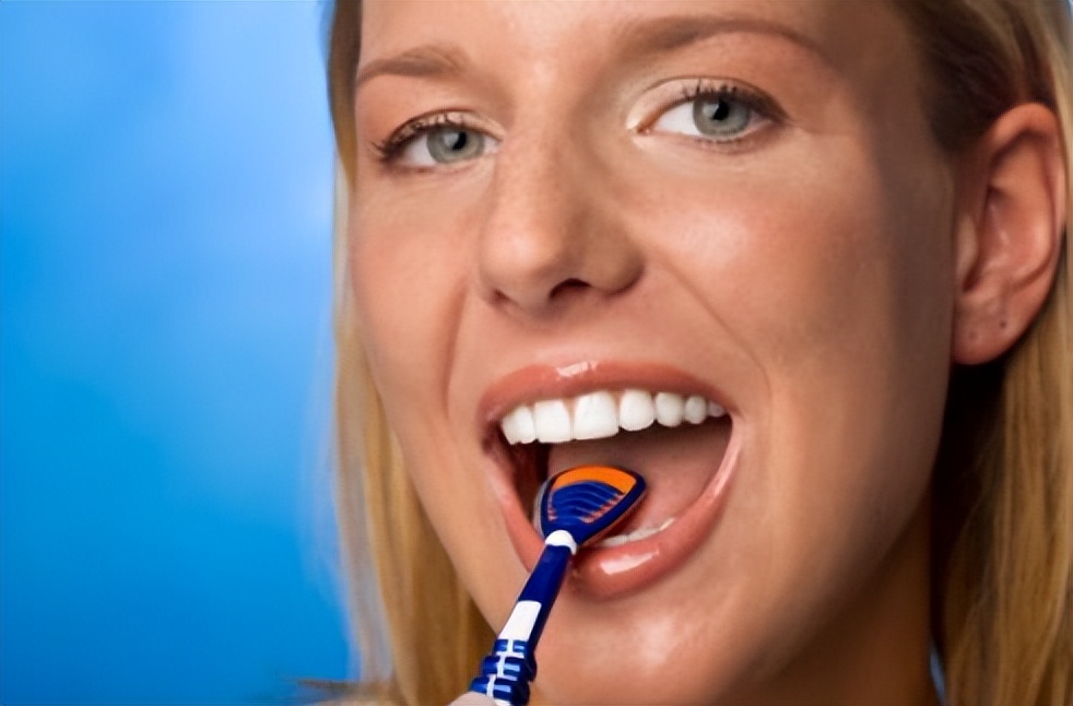 刷牙刷舌头是不是就不口臭了,刷牙时刷舌头能去除口臭