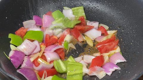 牛肉炒刀削面条最正宗的做法,白菜炒刀削面的家常做法视频