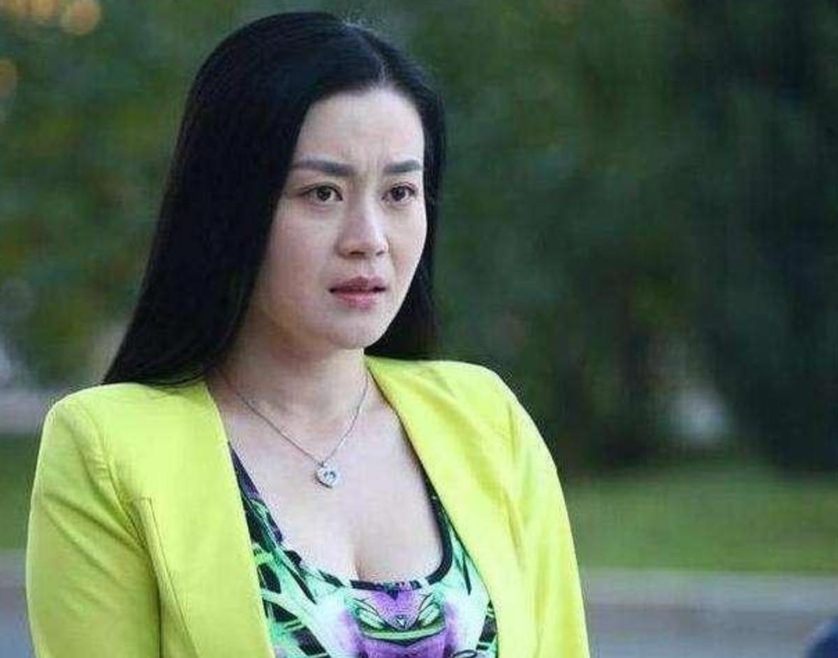 赵本山化妆师关婷娜,关婷娜从化妆师到演员的逆袭路