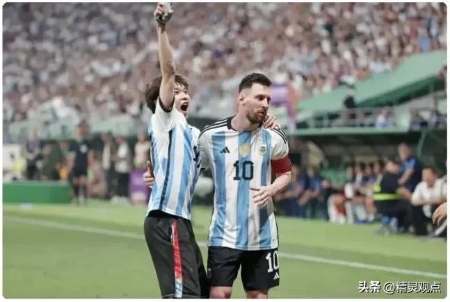 球迷冲入球场拥抱梅西被行拘后续,拥抱梅西被释放后续