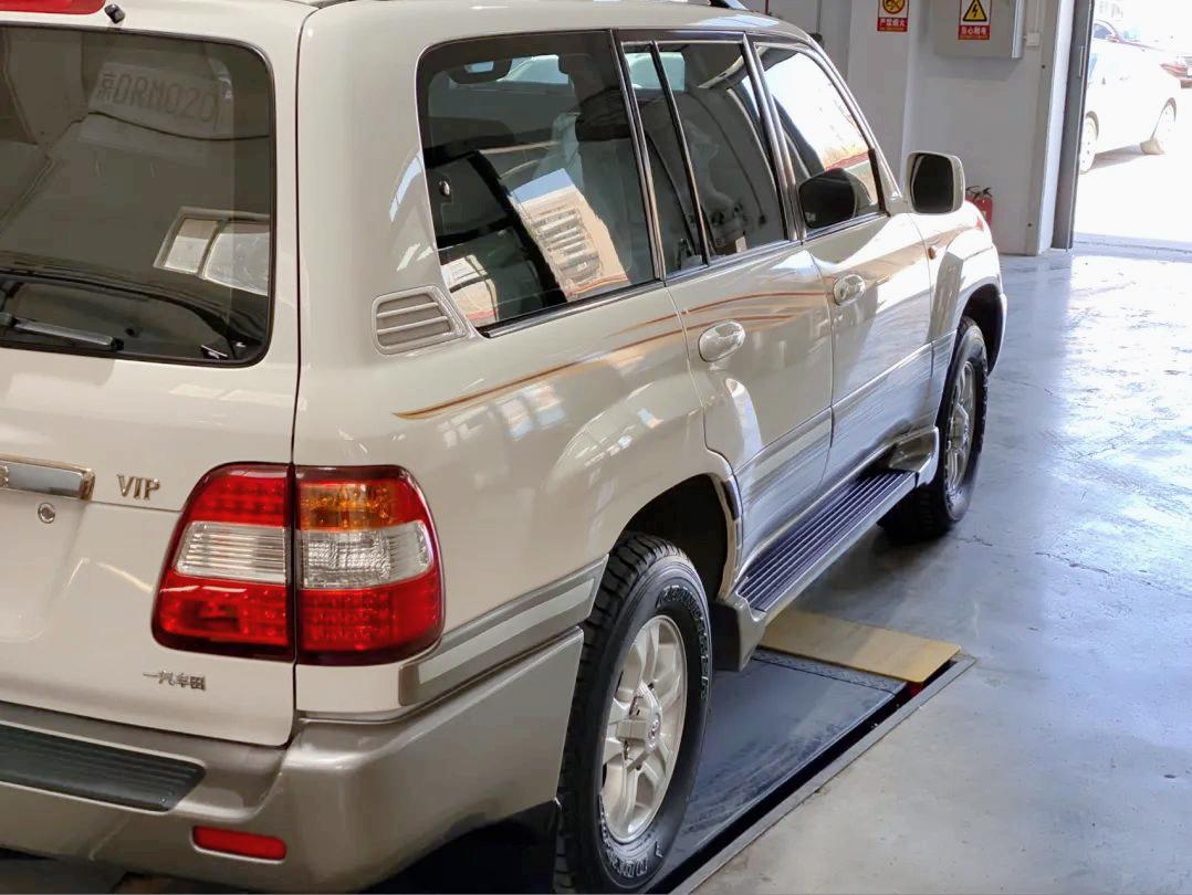 陆巡lc100中控台翻新视频,陆巡lc100内饰翻新