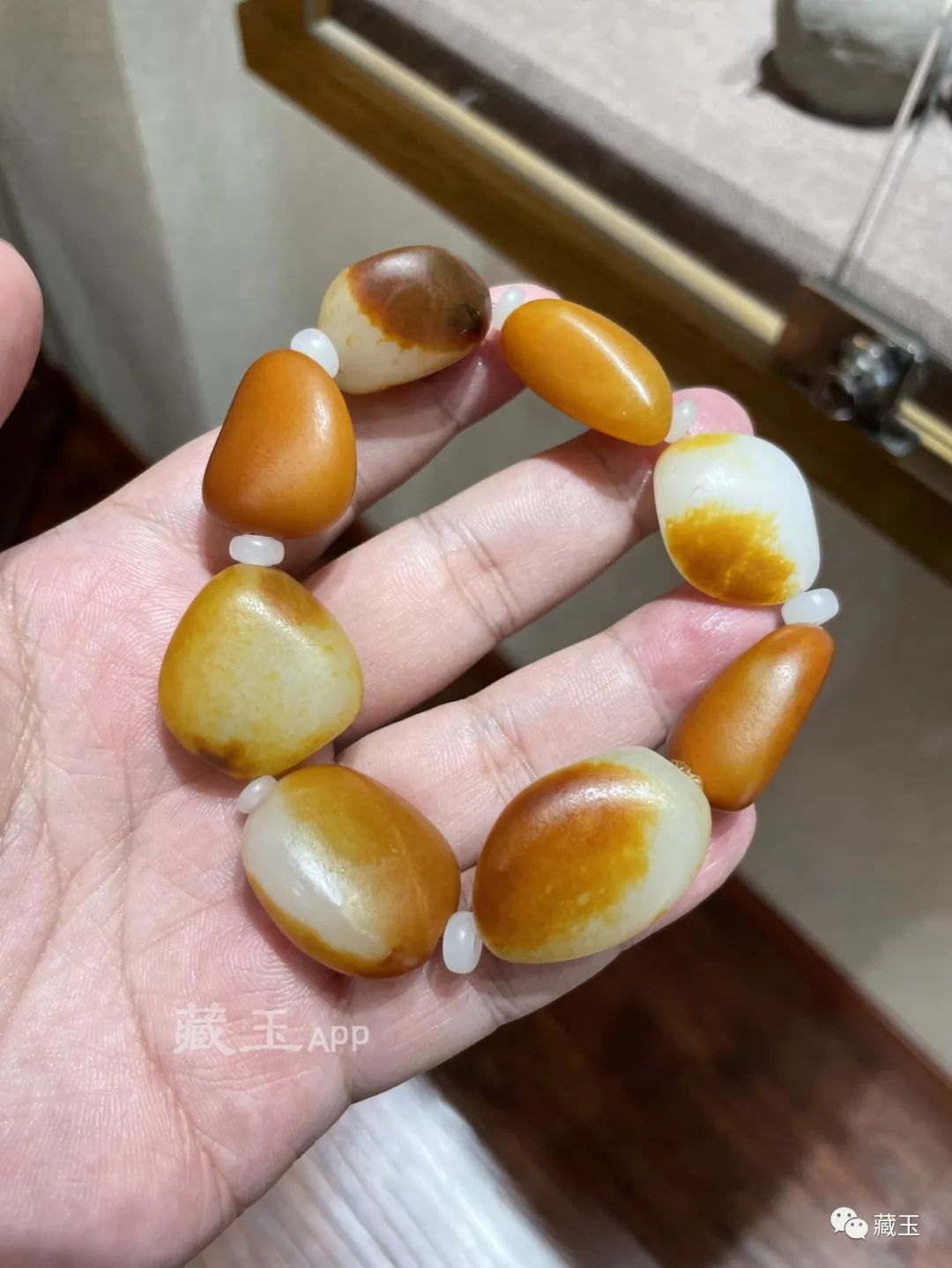 一条籽料圆珠手串价格,真的和田籽料手串值多少钱