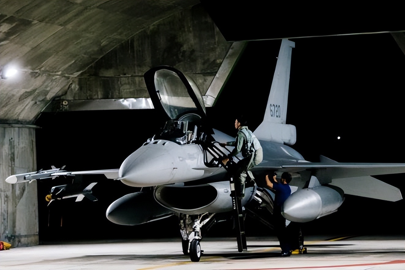 超级大黄蜂能干掉蜂群吗,超级大黄蜂和歼15谁更厉害