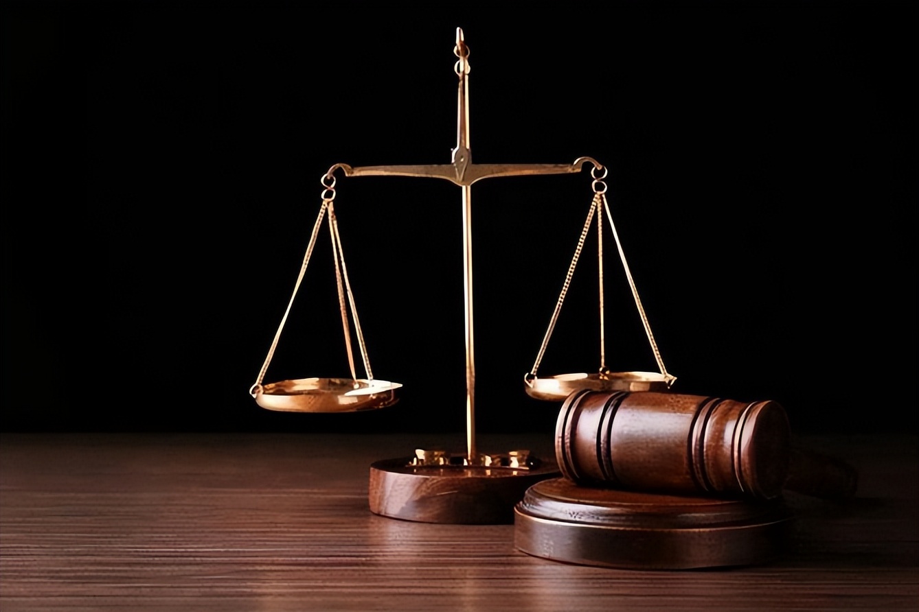 男子买玩具枪被判死刑,男子因枪形钥匙扣被判刑妻子发声