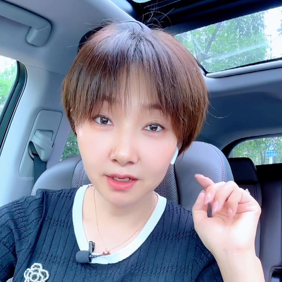 健康饮食每天吃多种水果和蔬菜,多吃蔬菜水果等健康饮食