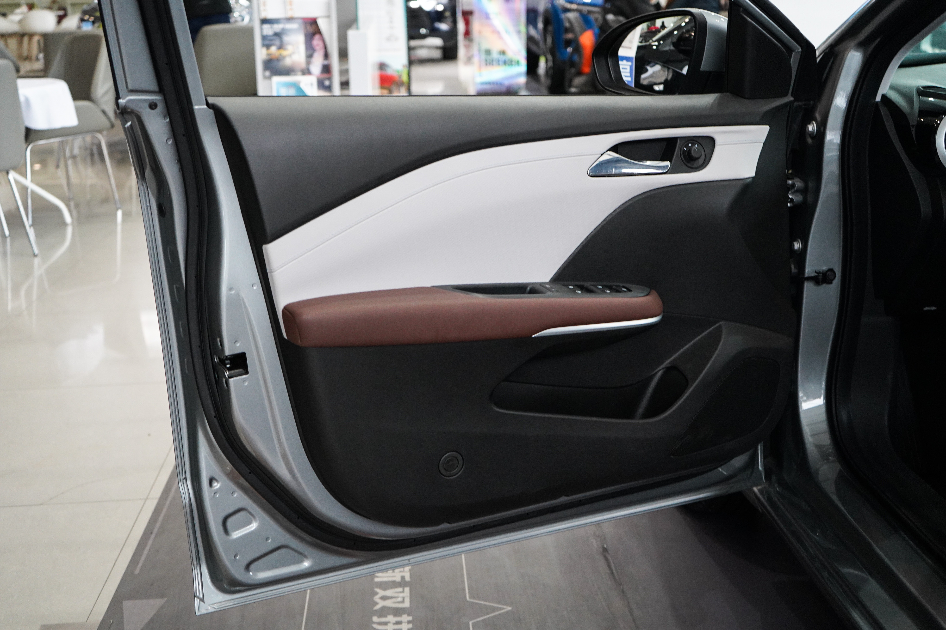 雪佛兰全新家轿科鲁兹到店实拍,雪佛兰科鲁泽老款是油车还是电车