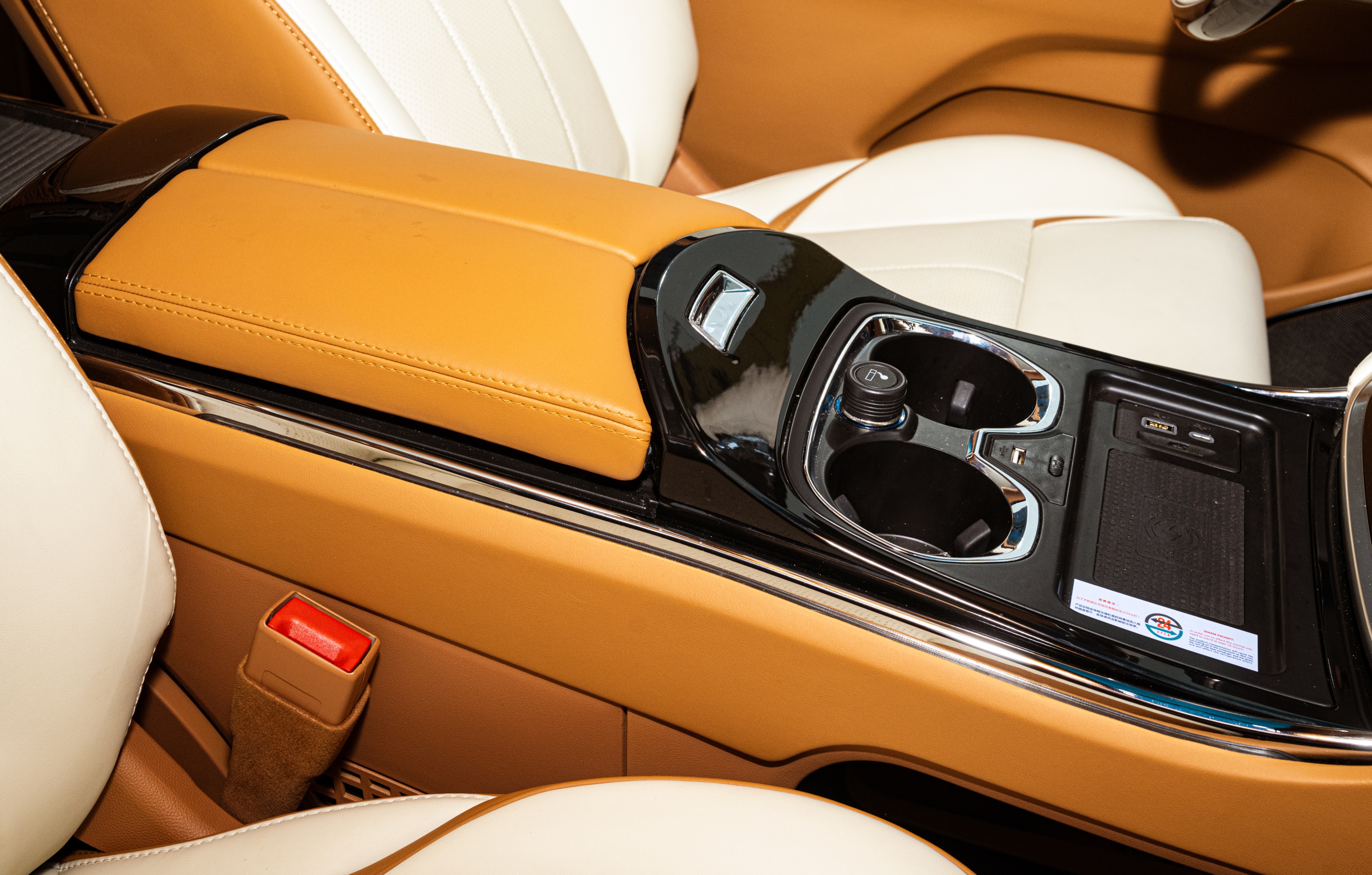 别克gl8商务外观,最新落地别克gl8公务舱豪华型