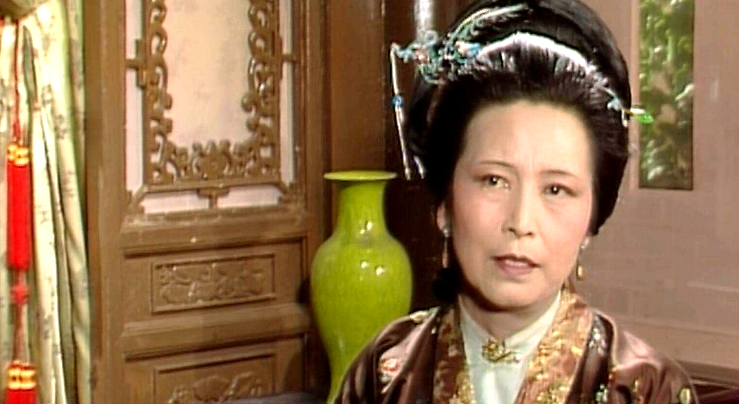 王夫人教训王熙凤,王夫人听信谗言命凤姐抄检大观园