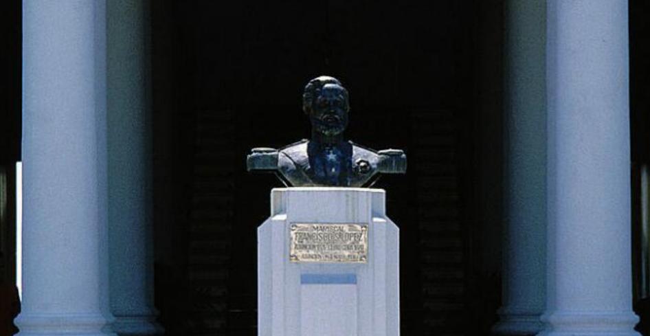 小国狂人洛佩斯：单挑三大国，把国内男人打剩2万，被迫一夫多妻