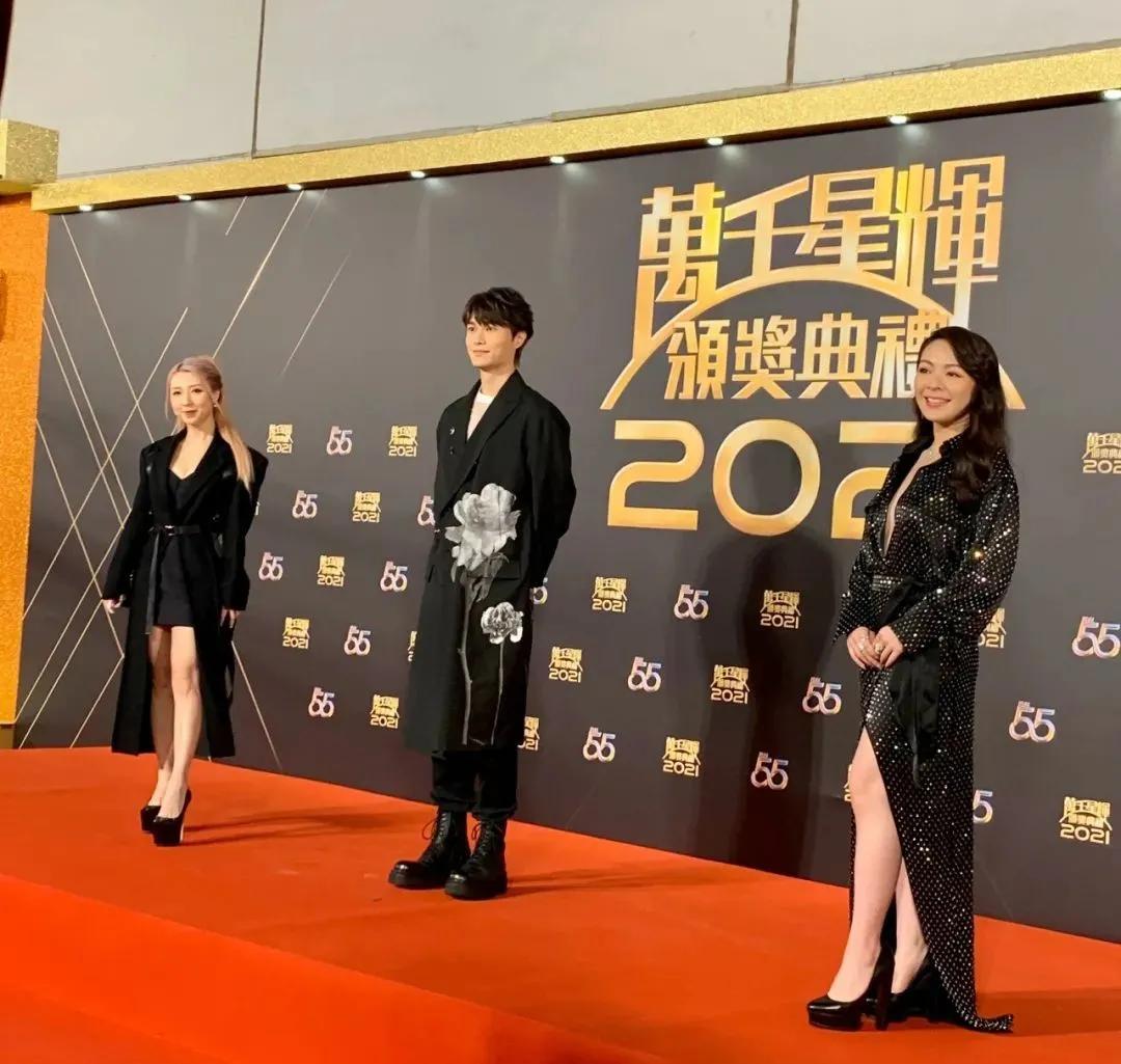 tvb花旦钟嘉欣晒独自坐湖边照,台庆tvb钟嘉欣马国明是哪一期