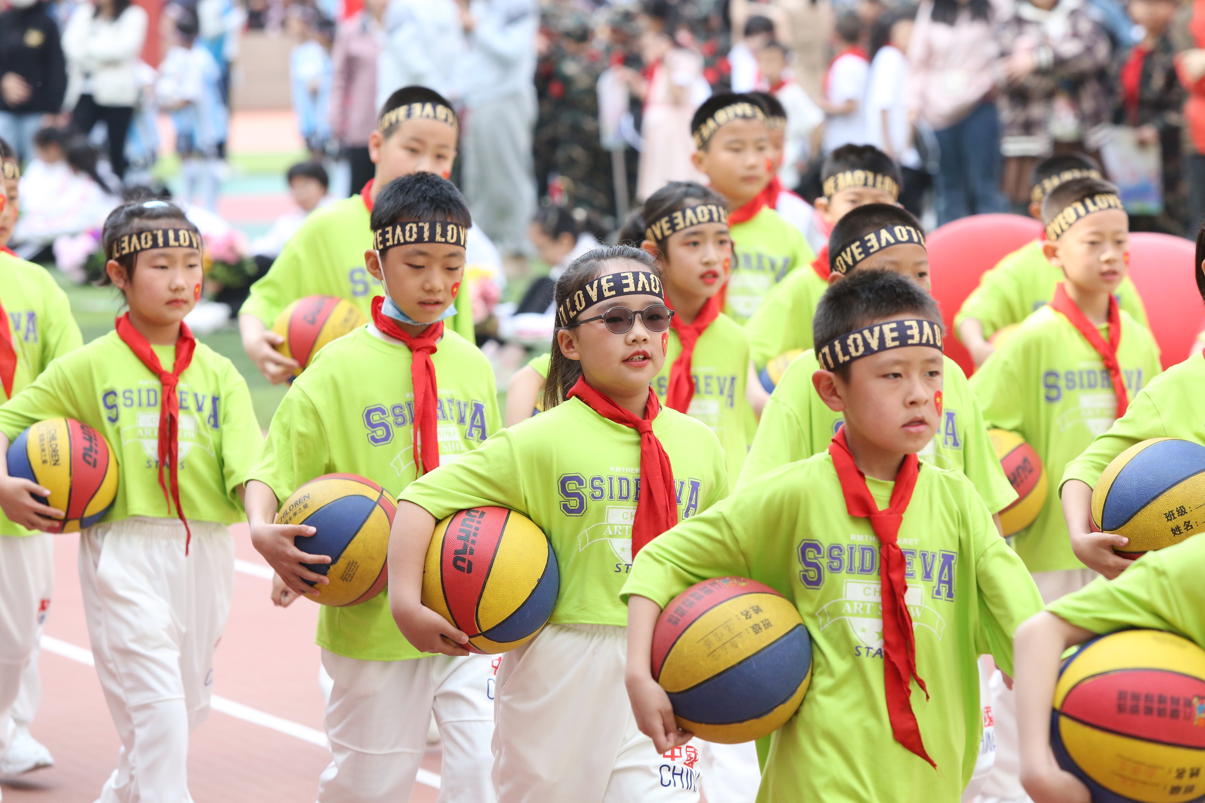 斗争精神迎挑战奋进拼搏创未来——迎泽区双东小学举行春季运动会