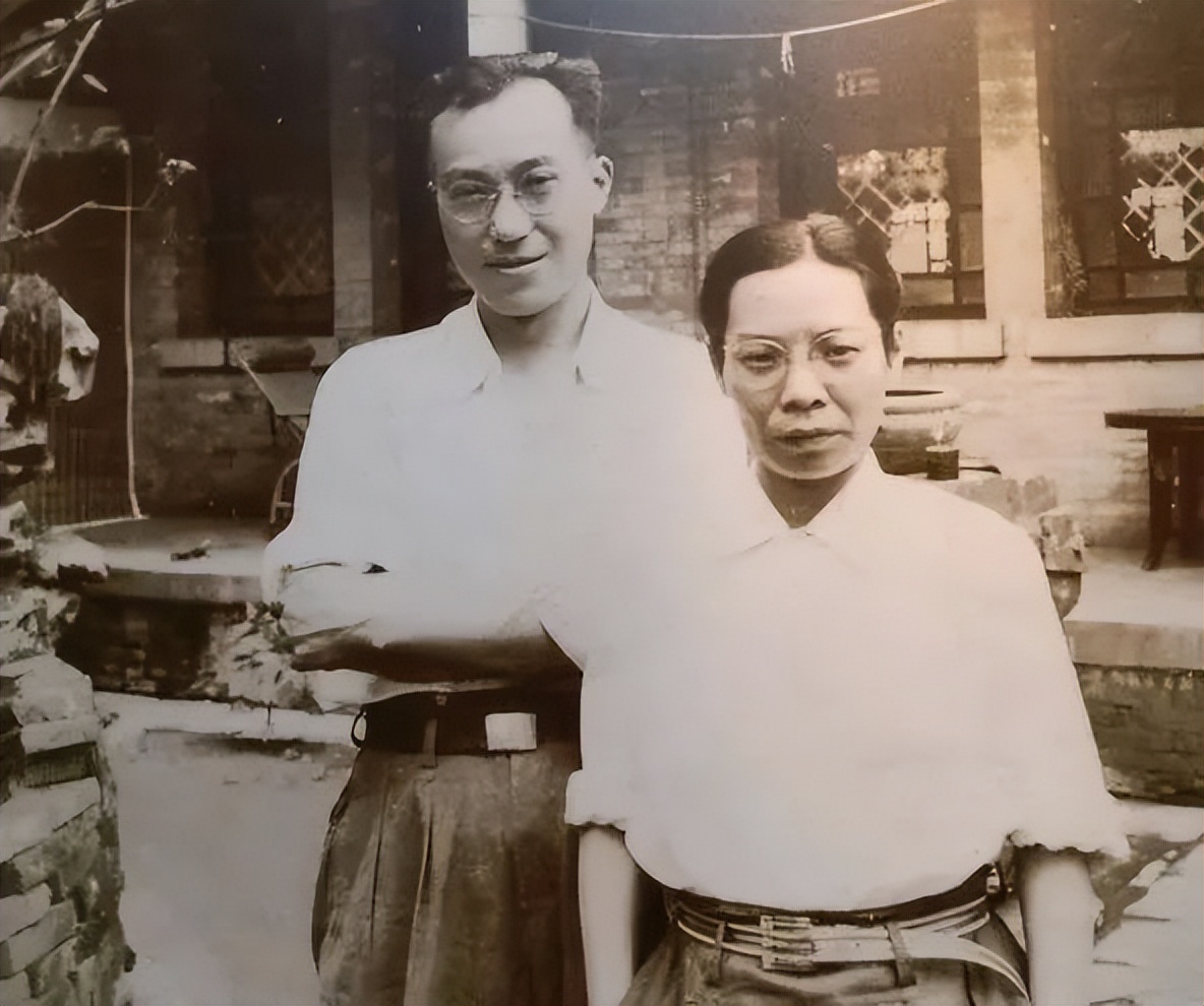 她是毛*东泽**赞叹的针灸名医，是周恩来关心的红色特工，也是石家庄第一位女*产党共**员