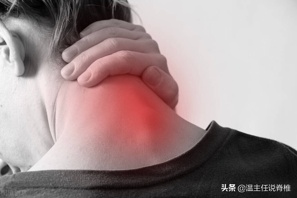 脖子上长富贵包其实是患了颈椎病,脖子后面的富贵包怎么按摩能去掉