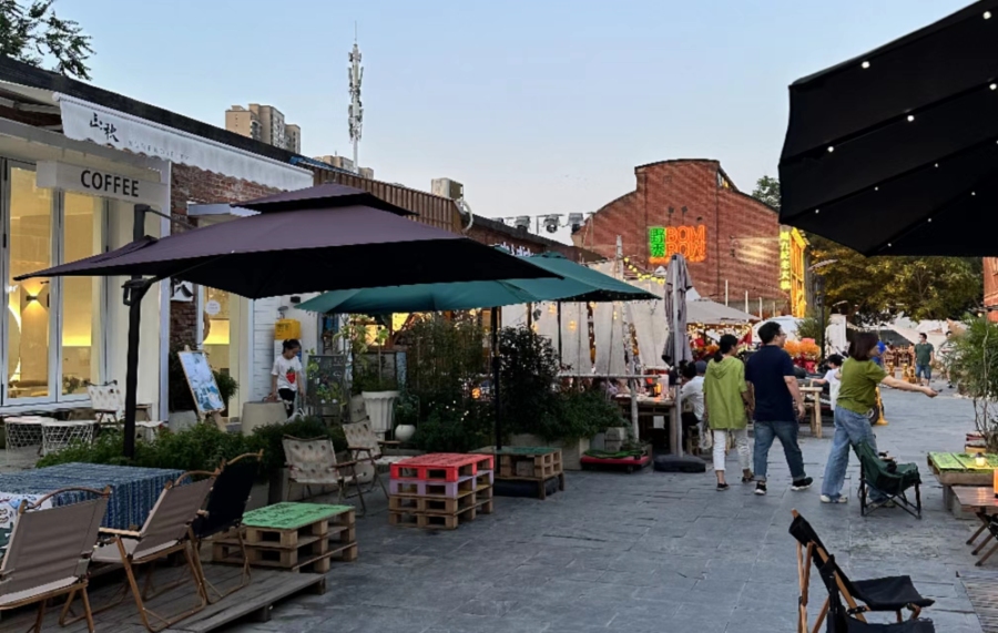 地心引力潮玩街区,郑州油化厂有什么好玩的