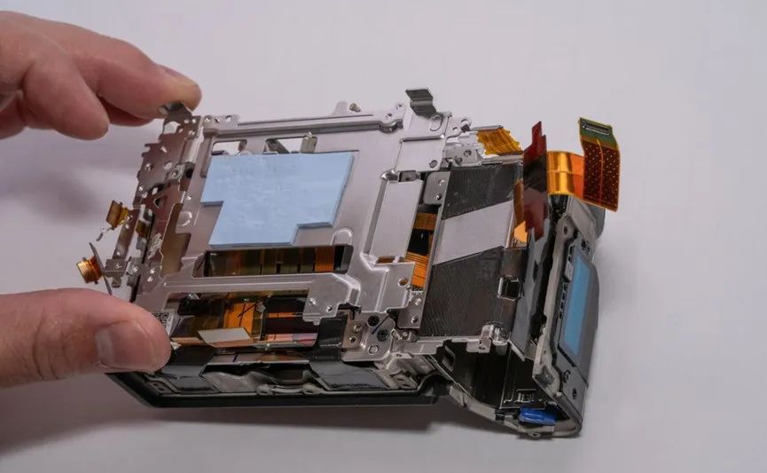 又来搞事情了！索尼α1硬核拆机