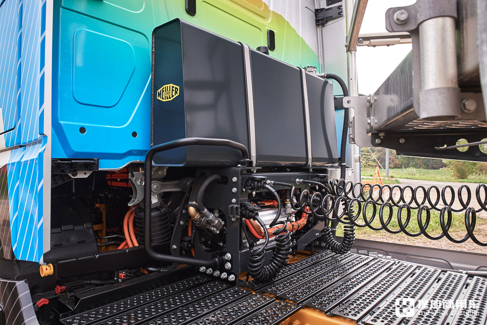 电动卡车站C位，硬汉选手也不少，带你逛2022宝马展奔驰卡车展台