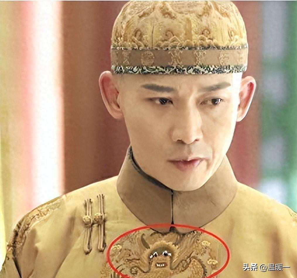 *绑捆**露大胸、台词胡来！这些“*辱侮**”观众的剧情，真把观众当呆子