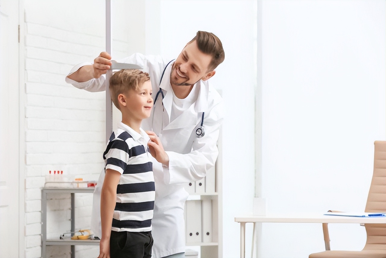 父母不高，孩子一定矮吗？远离3误区，谨记3诀窍，长高也不难