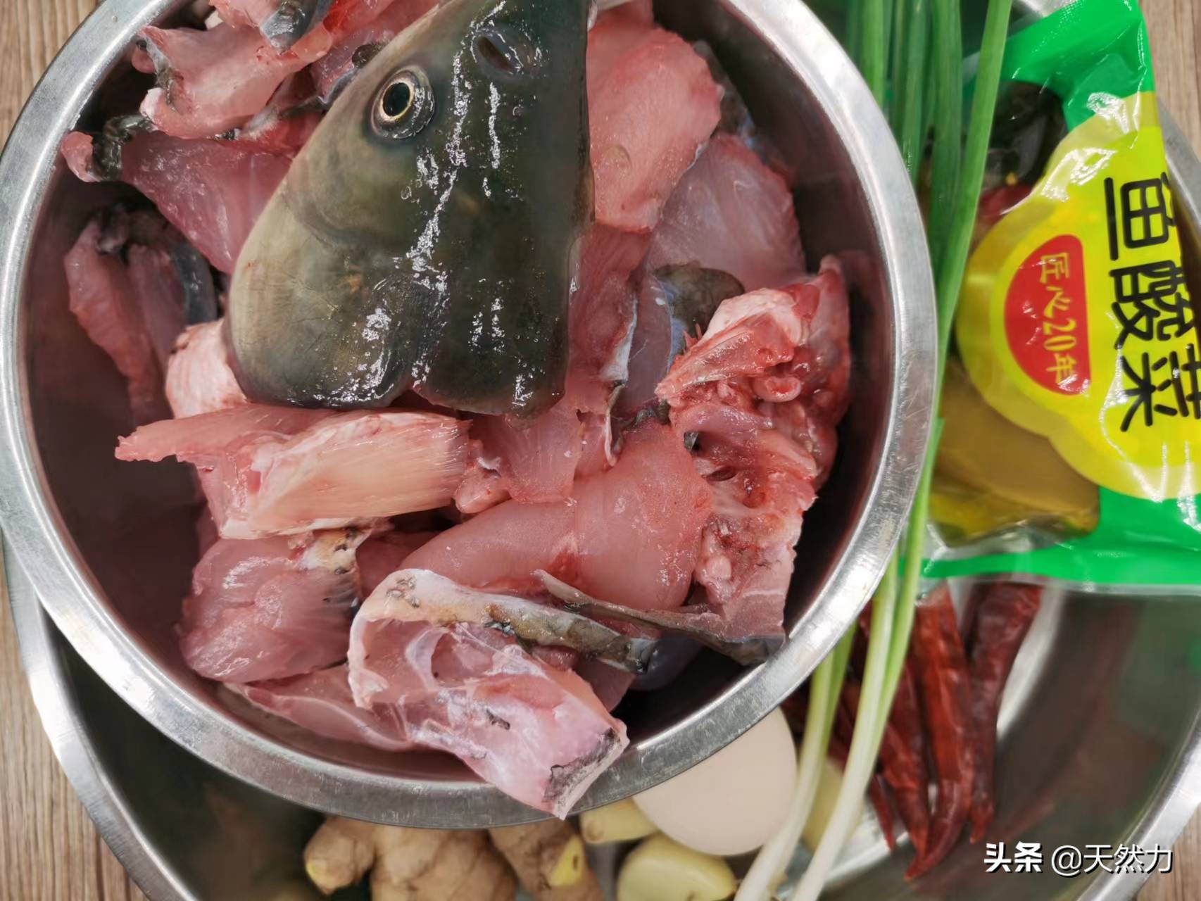 酸菜鱼正宗酸菜鱼的做法,酸菜鱼家常做法鱼肉鲜香滑嫩酸