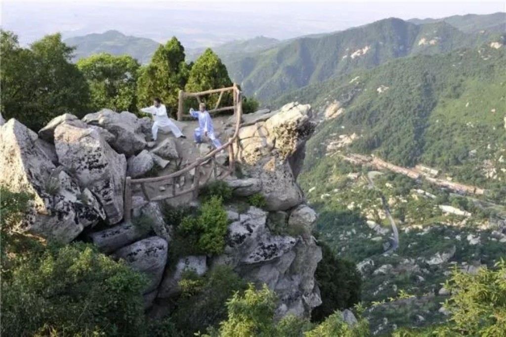 男人放弃千亿资产一心向佛,广东男子放弃百万年薪出家