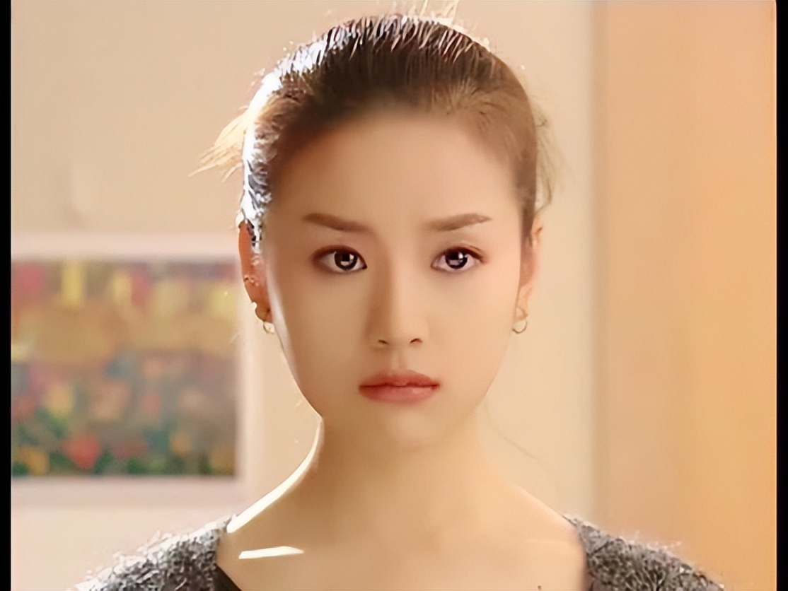 董洁身穿瑜伽裤亮相直播间,43岁董洁穿瑜伽服直播带货视频