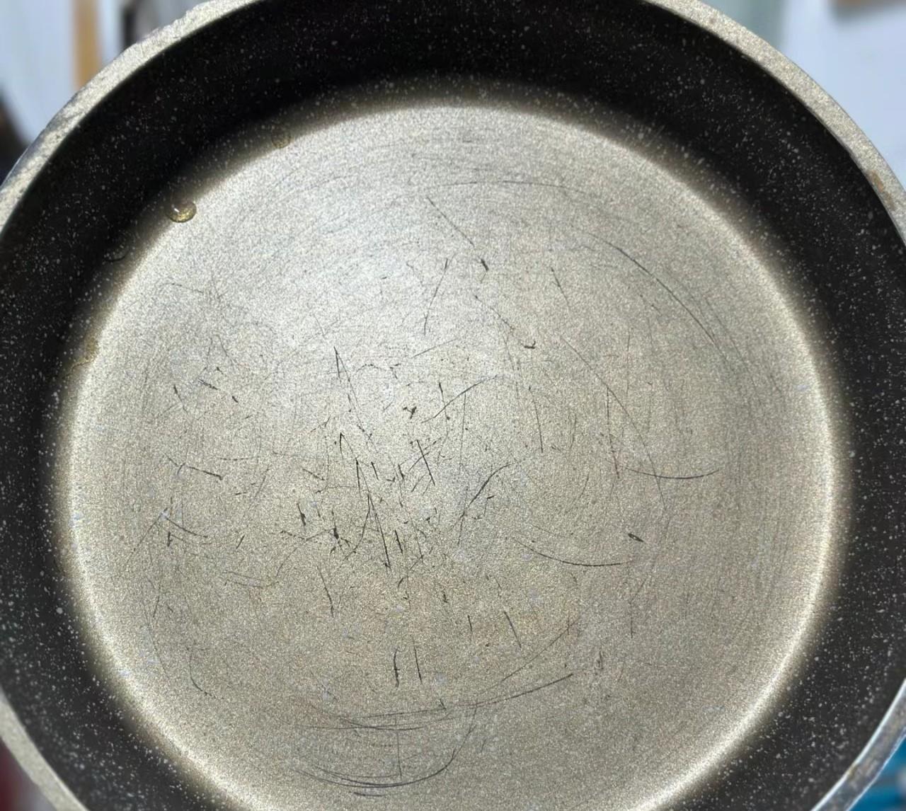 不沾锅VS铁锅：选购厨具大揭秘