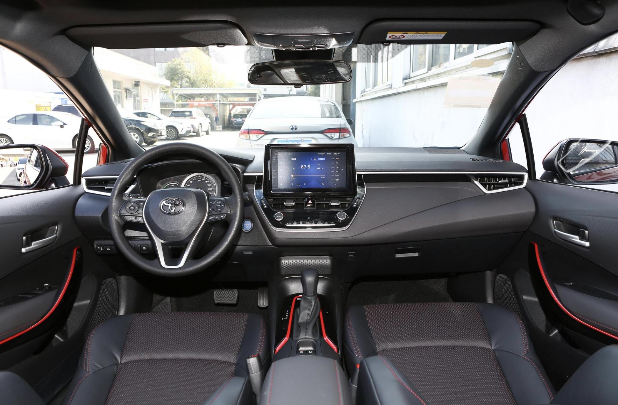 丰田雷凌2021款和大众速腾测评,雷凌和速腾对比哪个更值得入手