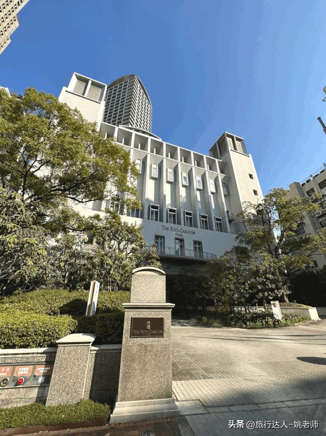 日本丽思卡尔顿酒店阴雨天高级感,大阪奢华酒店