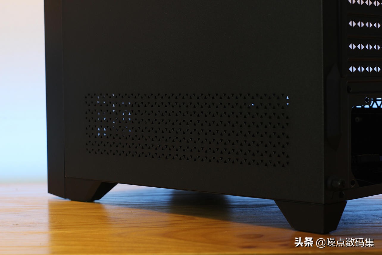 钛3080机箱,价格便宜但是散热很好的机箱