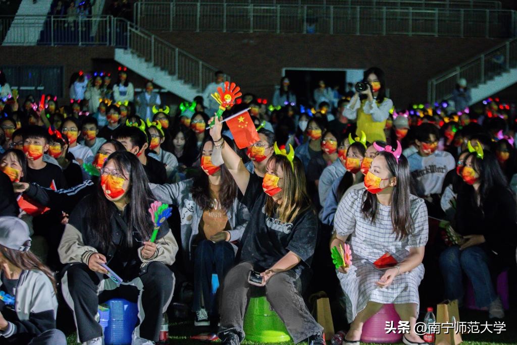 南宁师范大学举办学习二十大、永远跟*党**走、奋进新征程青春歌会