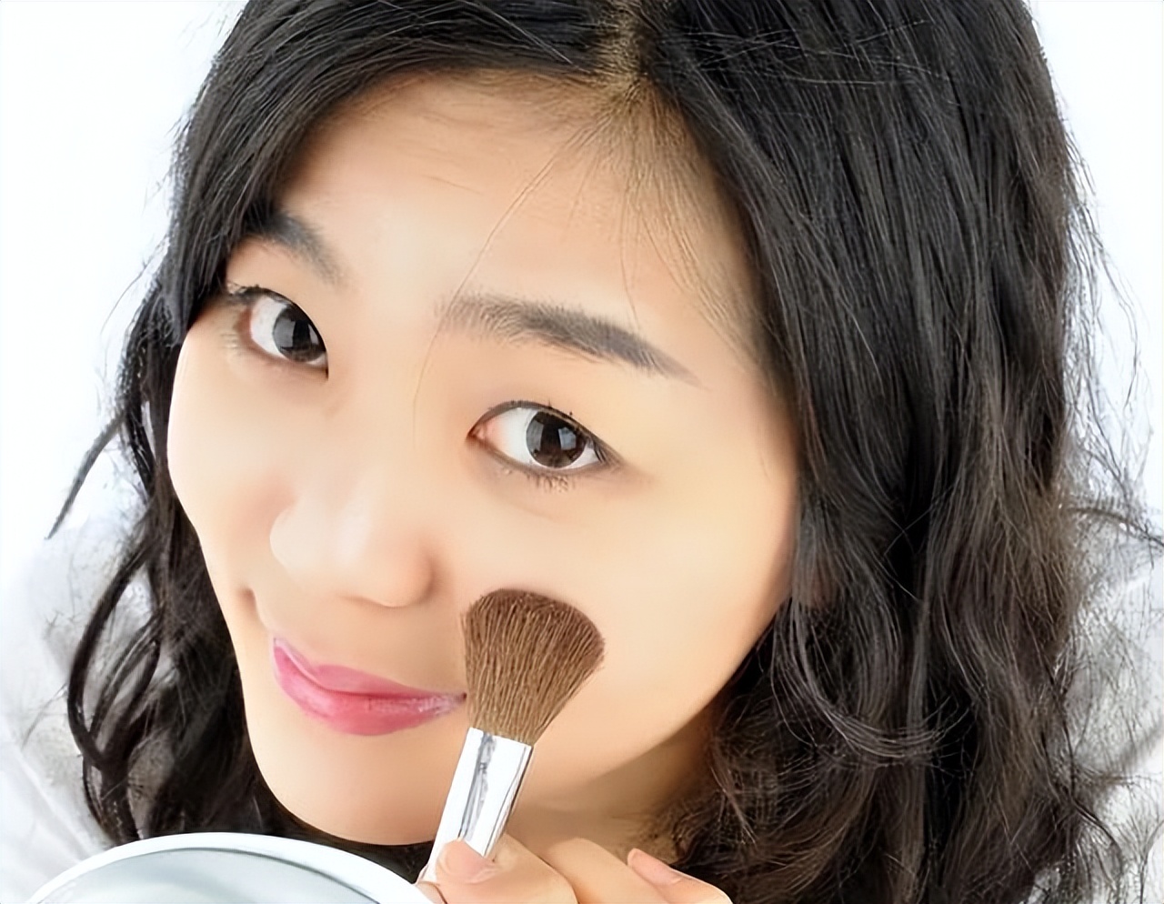 为什么涂了粉底液更容易出油了,脸涂上粉底一会都吸收了怎么办