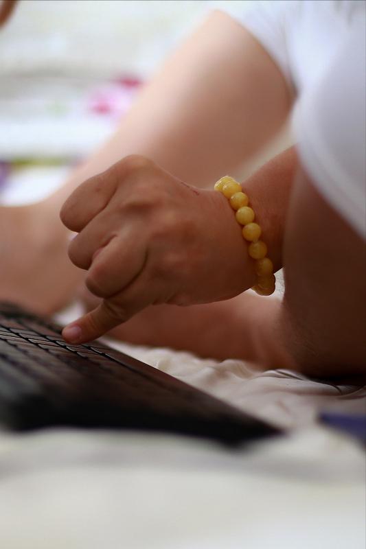 引号与书名号之间能不能加标点,标点符号书名号的用法及例子