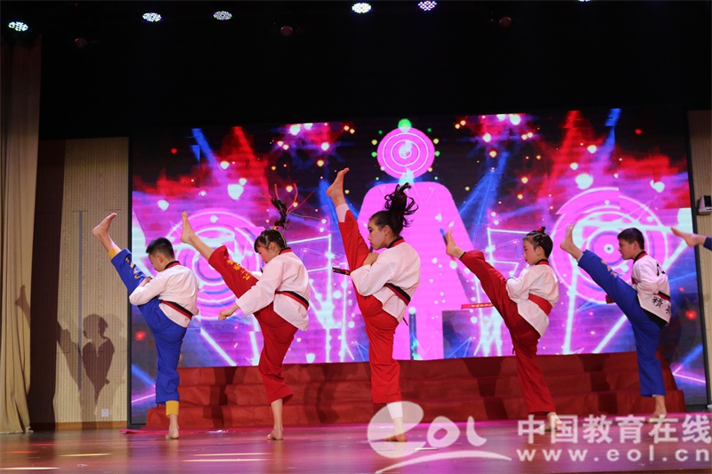 迎新春文艺汇演小学,白云中心小学元旦文艺汇演