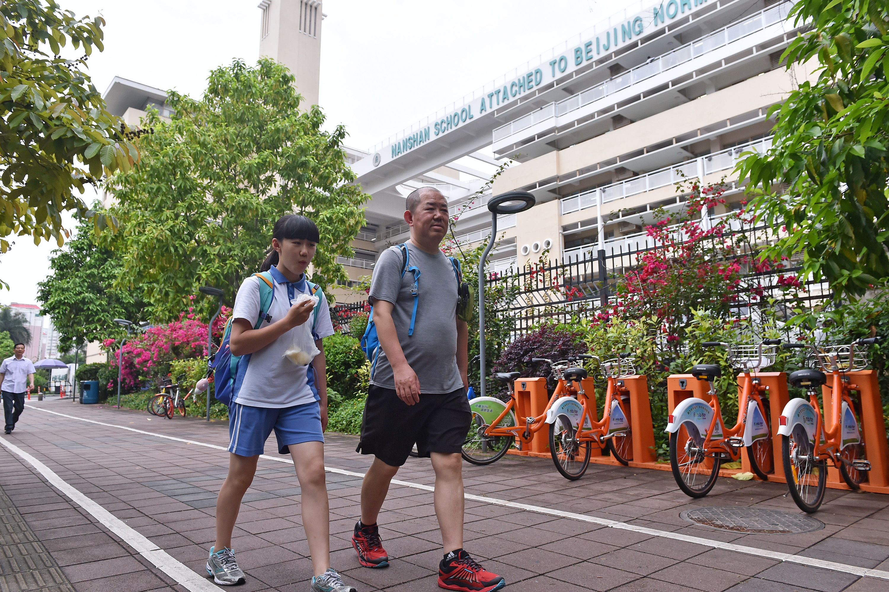 追光丨三根手指骨折，攀岩“天才少女”度过至暗圆梦巴黎