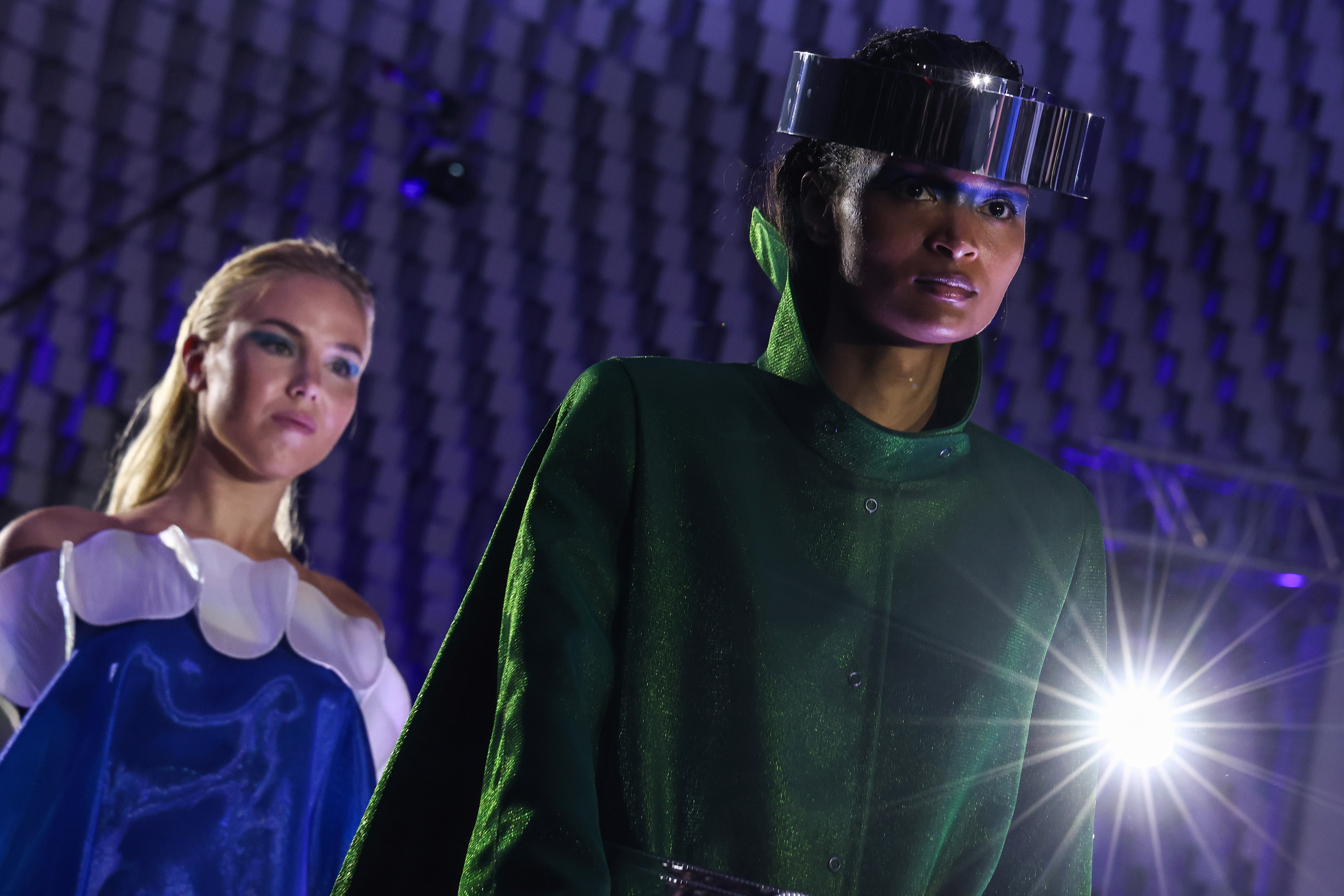 外代二线巴黎时装周,巴黎时装周皮尔卡丹品牌时装秀