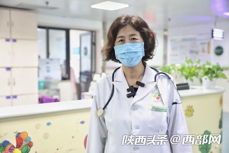 小孩肺炎支原体会反反复复发高烧,小孩支原体肺炎反复高烧呼吸急促