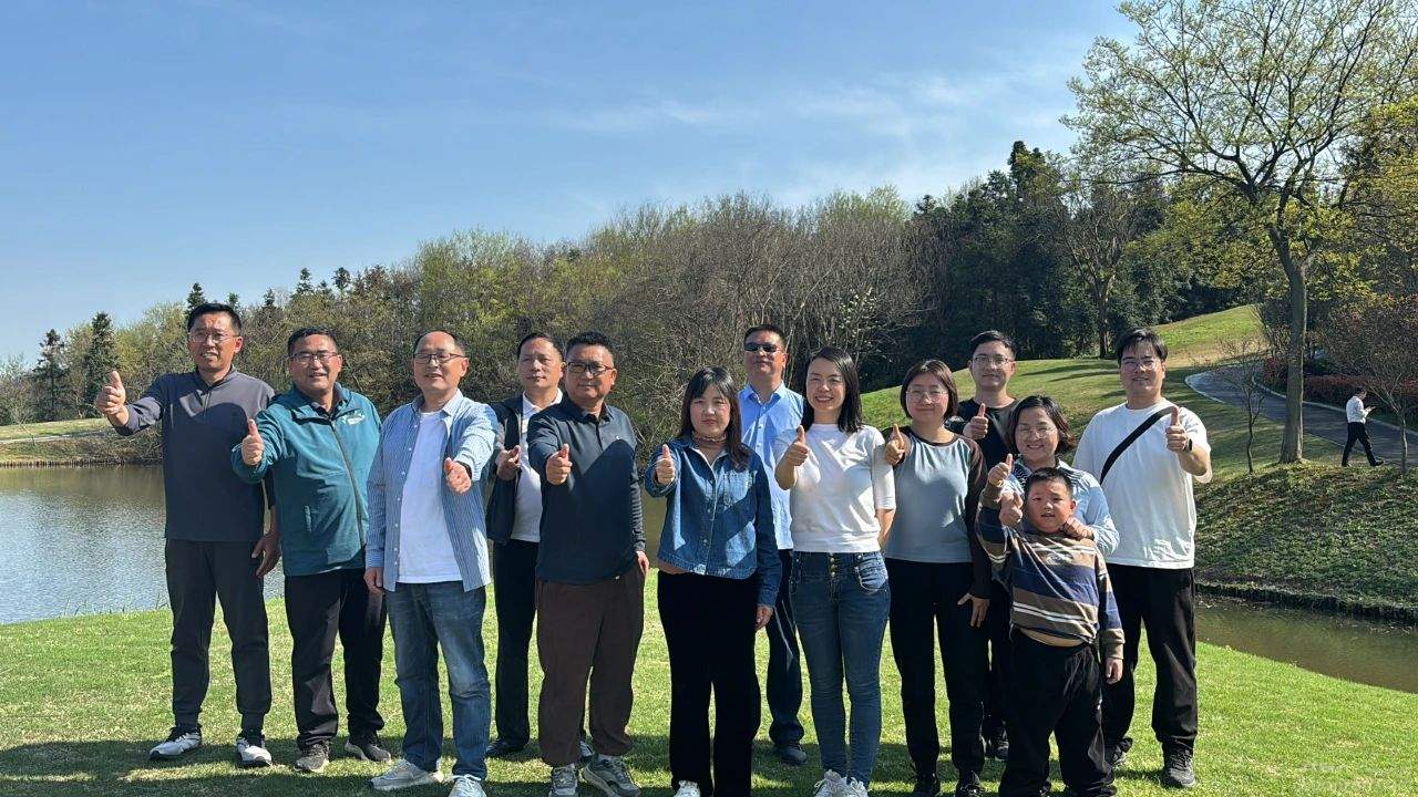 坐上开往春天的小火车,踏上开往春天的火车