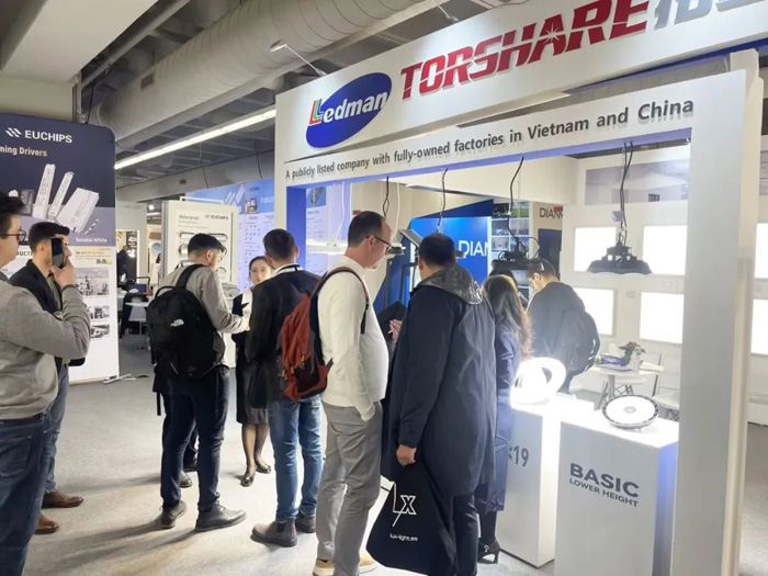 闆锋浖鎷撲韩,闆锋浖鎷撲韩鍏夌數鏅烘収鐓ф槑