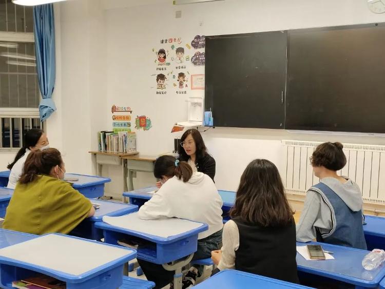 家校共育共促成长小学,家校共育家长进课堂一年级