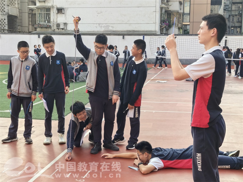 杭州市惠兴中学陈厚霖,从小就对数理化有兴趣的孩子