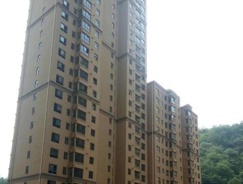 小里帮忙|丰足家园楼房逃生通道门打不开，官方：情况属实整改中