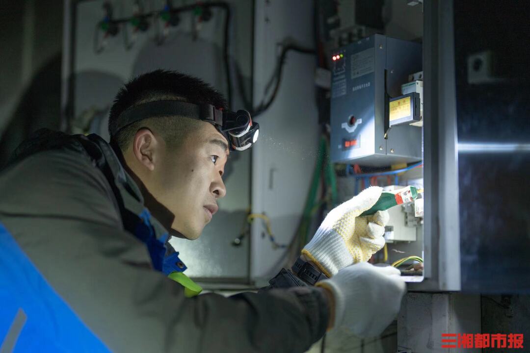 沪昆高铁的“通信管家”：护航列车飞驰通过