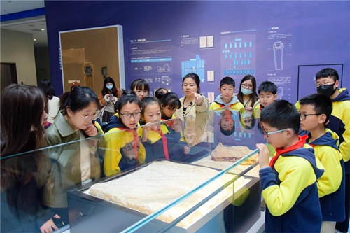 梅岭小学西区校：馆校联盟，共寻扬城之美