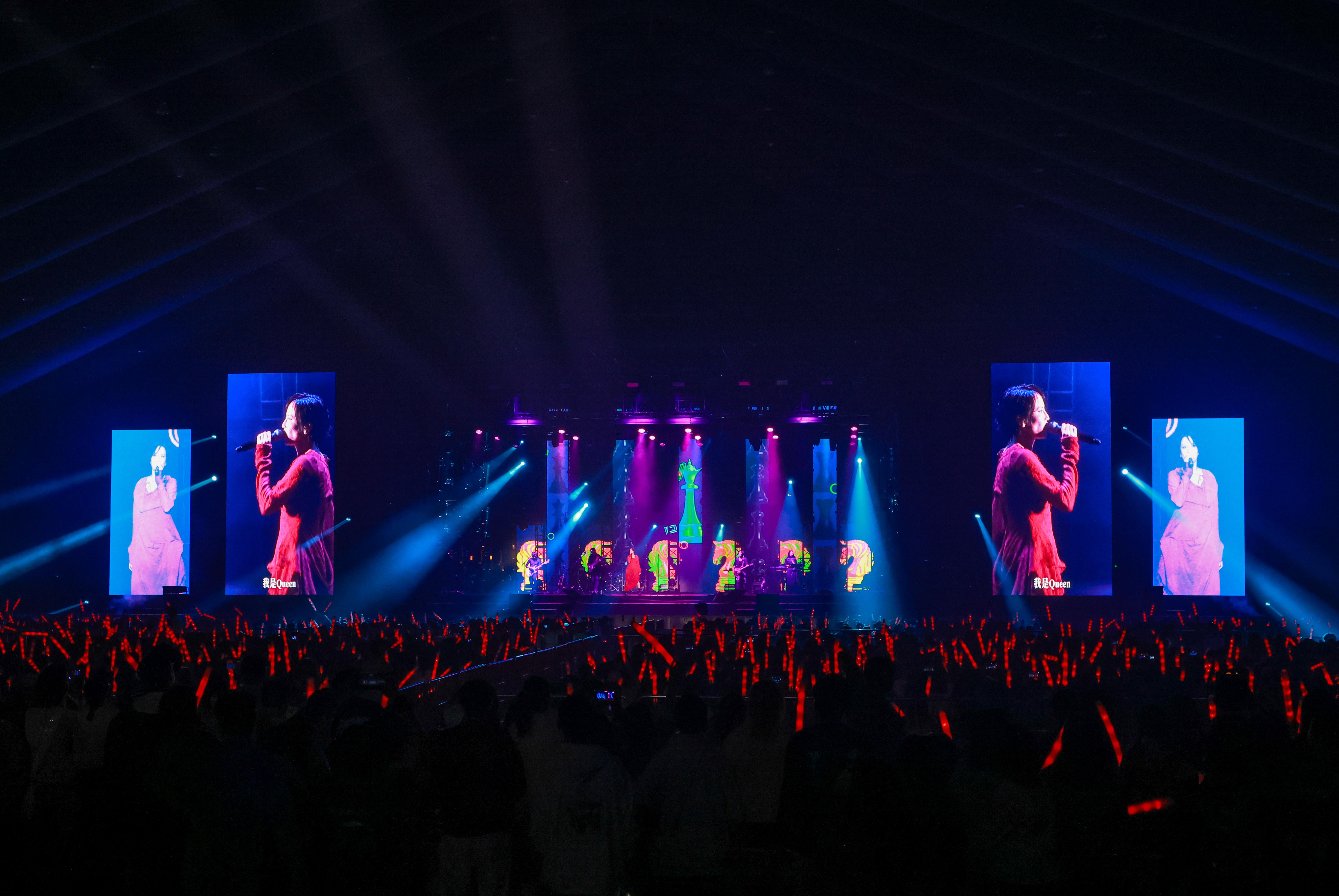 杨乃文伍佰说不出口,伍佰杨乃文一个人现场版