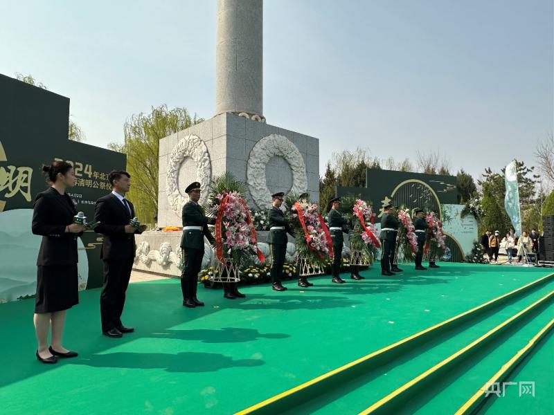 骨灰撒向大海怎么祭奠,亲人的骨灰海葬后如何祭奠