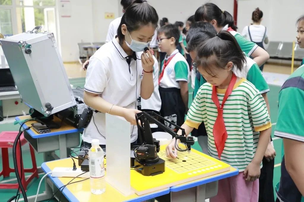 浐灞第三十二小学荣获“西安市科技教育特色学校”称号