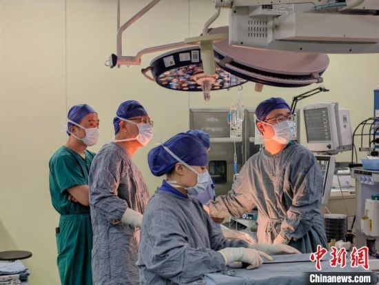 中新健康丨上海专家用米粒大小胸腔镜成功救治低体重袖珍早产食管闭锁宝宝